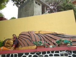 Buddha Tidur dan Pagoda Setinggi 45 Meter di Semarang