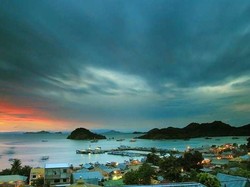 Buka Baju, Terjun & Selami Keindahan Laut Labuan Bajo