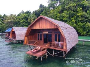Bukan di Maldives, Ini Resort di Raja Ampat