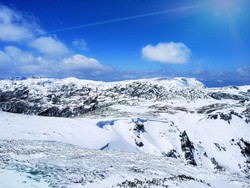 Bukan di Swiss, Gunung Salju ini Dekat dari Indonesia
