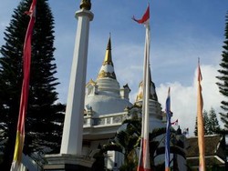 Bukan di Thailand, Vihara Ini Ada di Lembang