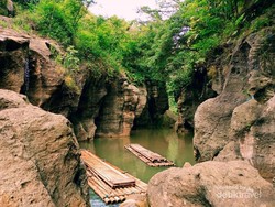 Bukan Green Canyon, Ini Cikahuripan dari Bandung