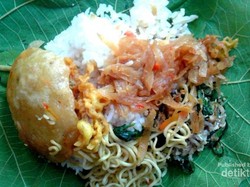 Bukan Nasi Jamblang, Ini Sego Godong Jati Kuliner Khas Pacitan