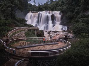 Bukan Niagara Falls, Ini Curug Malela Bandung