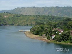 Bukan Samosir, Ini Pulau Cantik Lainnya di Danau Toba