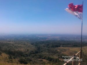 Bukit Lambosir, Keindahan di Kaki Gunung Ciremai