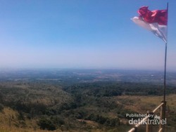 Bukit Lambosir, Keindahan di Kaki Gunung Ciremai