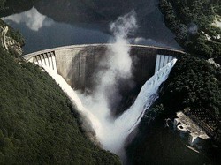 Bungy Jumping ala James Bond di Verzasca Dam, Berani?