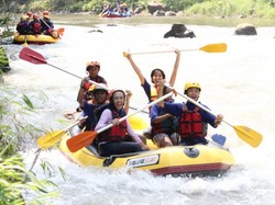 Byur! Serunya Rafting di Sungai Elo, Magelang