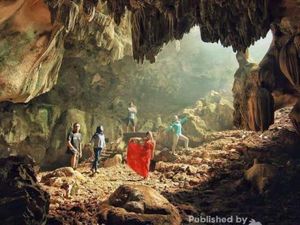 Cahaya Surga di Gua Gajah Yogyakarta