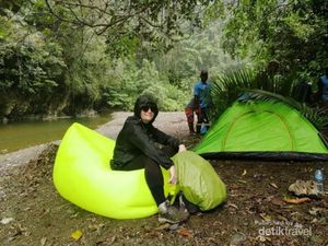 Camping Asyik di Kali Biru, Raja Ampat
