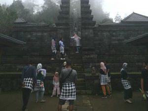 Candi Cetho dan Panorama Alam di Ketinggian 1496 MDPL