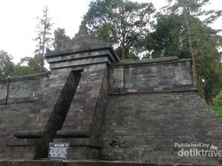 Candi Cetho dan Pemandangan Hijau Gunung Lawu