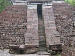 Candi Sukuh yang Eksotis dan Erotis