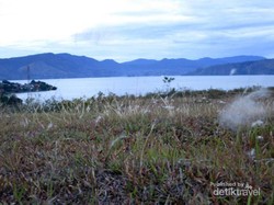 Cantik Danau Toba Dilihat dari Bukit Beta