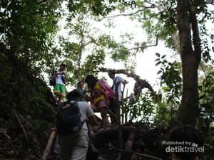 Cantiknya Air Terjun Waimarang di Sumba Timur