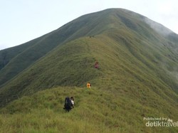 Cantiknya Bukit Anak Dara, Kembaran Rinjani Versi Mini
