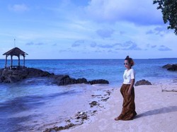 Cantiknya Pantai Batu Topeng Karimunjawa