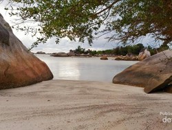 Cantiknya Pantai Tanjung Tinggi di Belitung