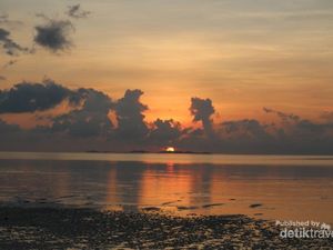 Cantiknya Turtle Point Beach di Karimunjawa