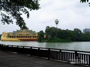 Cerita Seharian Jelajahi Negeri Seribu Pagoda
