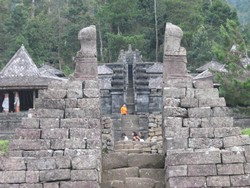 Ceto, Cantiknya Candi di Lereng Gunung Lawu