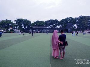 Coba Deh Ngabuburit di Alun-Alun Kota Bandung