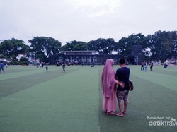 Coba Deh Ngabuburit di Alun-Alun Kota Bandung