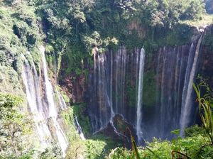 Coban Sewu yang Bagai Tirai Raksasa