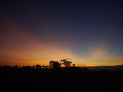 Dahsyatnya Matahari Terbit di Puncak Meratus
