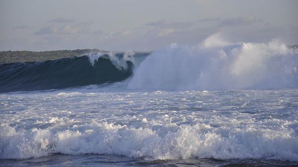 Dahsyatnya Ombak Nemberala