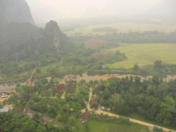 Daya Tarik Vang Vieng, Kota Tujuan Backpacker di Laos