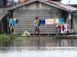 Desa Terapung di Tepi Danau Melintang Kalimantan