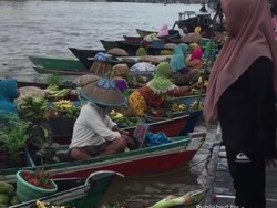 Di Banjarmasin, Orang Belanja ke Pasar Harus Pakai Perahu