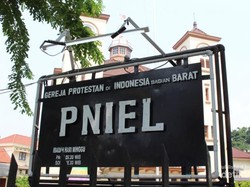 Di Gereja Ini, Ada Peninggalan Alkitab Berbahasa Belanda