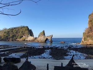 Di Pantai Atuh Aku Jatuh Cinta