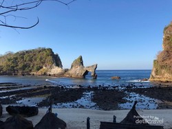 Di Pantai Atuh Aku Jatuh Cinta