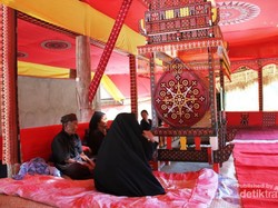 Di Sulawesi Barat, Jenazah Disemayamkan di Dalam Rumah
