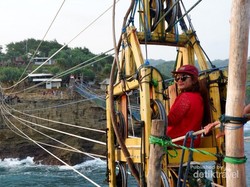 Dilarang Takut di Pantai Timang