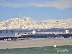 Disambut Pegunungan Salju Cantik Setiba di Bandara Milan