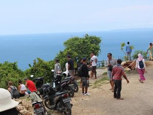 Dua Jempol untuk Keindahan Pantai Kelingking