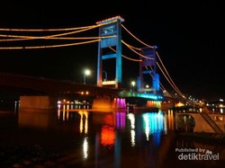 Dua Permata dari Palembang: Pempek & Jembatan Ampera