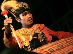 Dwiki Darmawan & Gendang Beleq yang Dinamis di Bau Nyale
