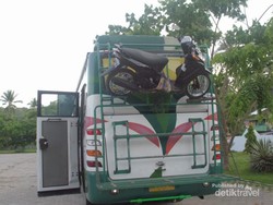 Eh, Ada Motor Naik ke Bus