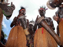 Gendang Khas Suku Kamoro, Pakai Perekat dari Darah!