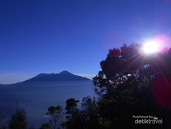 Golden Sunrise & Lautan Awan yang Menawan di Puncak Panderman