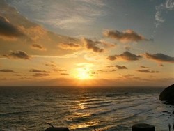 Golden Sunrise di Pantai Pulau Jeju, Korea Selatan