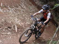 Gowes Sepeda di Jalur Pipa Gas, Berani?
