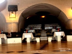 Goyang Seksi Tari Perut Ala Turki di Resto Dalam Gua