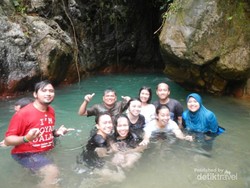 Green Canyon? Bukan, Ini Aliran Air Terjun di Bogor
